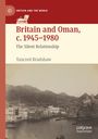 Oben links: "BRITAIN AND THE WORLD" mit einem emblematischen Löwen. Unten: Historisches Foto von Bergen und Küstenstadt.