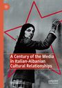 „A Century of the Media in Italian-Albanian Cultural Relationships.“ Eine Frau zeichnet einen roten Stern an die Wand.