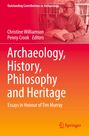 Buchtitel: "Archaeology, History, Philosophy and Heritage". Ein Mann liest ein Buch, sitzend vor einem Bücherregal.