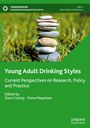 "Young Adult Drinking Styles: Current Perspectives on Research, Policy and Practice. Herausgeber: Dom Conroy, Fiona Measham." Ein Stapel aus Steinen auf Gras, grüne Farbe dominiert.