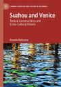 Titel: "Suzhou and Venice", Autor: Daniele Beltrame, roter Hintergrund, wellenartige Wasserreflektionen unten.