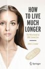 „HOW TO LIVE MUCH LONGER. The Mitochondrial DNA Connection. John G. Cramer.“ Gesicht halb alt, halb jung.