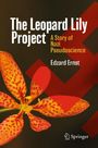 Text: "The Leopard Lily Project: A Story of Nazi Pseudoscience" von Edzard Ernst. Eine rötlich-orange Blume ist abgebildet.