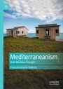 „Mediterraneanism: Anti-Meridian Thought“ von Francescomaria Tedesco. Zwei Häuser am Meer unter wolkigem Himmel.