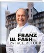 "FRANZ W. FAEH PALACE RETOUR. Reto Wilhelm. WEBERVERLAG.CH." Ein lächelnder Koch vor einem luxuriösen Gebäude.