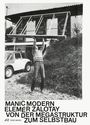 "MANIC MODERN, ELEMÉR ZALOTAY, VON DER MEGASTRUKTUR ZUM SELBSTBAU." Mann hebt Rahmen vor Haus und Auto hoch.