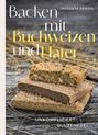 "Backen mit Buchweizen und Hafer" von Modesta Bersin. Drei Brotscheiben auf einem Gitter vor Strohhalmen.