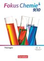 "Fokus Chemie 9/10, Thüringen, Cornelsen." Mehrere Reagenzgläser mit bunten Flüssigkeiten.