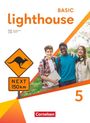 "BASIC lighthouse 5" und "NEXT 150 km" auf einem Känguruschild. Drei lächelnde Jugendliche im Freien. 