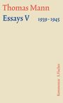„Thomas Mann Essays V 1939-1945, Kommentar S. Fischer.“ Schlichtes Design, helle Hintergrundfarbe, blauer und roter Text.