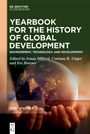 "Yearbook for the History of Global Development" auf dunklem Hintergrund, mit Händen, die eine leuchtende Erde halten.