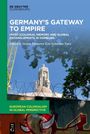 Titel: "Germany's Gateway to Empire". Gewidmet der kolonialen Erinnerung in Hamburg, mit Abbildung einer Statue hinter Stacheldraht.