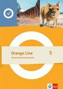 "Orange Line 5, Klassenarbeitstraining aktiv." Oben zwei Fotos: Felsformation, Känguru. Unten ein Logo von Klett. Hintergrund in Orange.