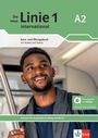 „Die neue Linie 1 international A2. Kurs- und Übungsbuch mit Audios und Videos.“ Ein lächelnder Mann in der Bahn.