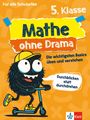 „Für alle Schularten 5. Klasse. Mathe ohne Drama. Durchblicken statt durchdrehen." Illustration: schwarzes Fellwesen auf Roller.