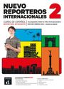 "Nuevo Reporteros Internacionales 2" steht fett oben. Darunter: "Curso de Español". Bunte Illustrationen mit Gebäuden.