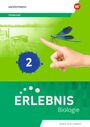 „Förderheft ERLEBNIS Biologie 2“. Eine Libelle sitzt auf einem Finger, Hintergrund mit Steg und Wasser.