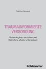 Titel: "Traumainformierte Versorgung". Autor: Sabrina Henning. Untertitel: "Systemlogiken verstehen und Betroffene effektiv unterstützen". Unten: Logo "Kohlhammer".
