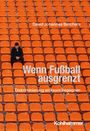 David Johannes Berchem: Wenn Fußball ausgrenzt. Diskriminierung wirksam begegnen. Ein Mann sitzt in einem Meer aus orangen Sitzen.