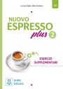 "NUOVO ESPRESSO plus 2. ESERCIZI SUPPLEMENTARI. ALMA Edizioni. A2. Espresso in Tasse, modernes Buchdesign."
