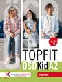 TOPFIT ÖSD Kid A2. Drei lachende Kinder mit Büchern auf dem Kopf, sitzen auf einer Bank.
