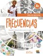 Texto: "FRECUENCIAS", "Libro de ejercicios", "Español comunicativo para el siglo XXI", "PARTE 2", "A1.2". Ein lächelnder junger Mann mit Kopfhörern und Smartphone.