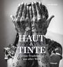 Titel: "HAUT & TINTE - Tattoo-Traditionen aus aller Welt". Hände mit Tattoos bedecken ein Gesicht.