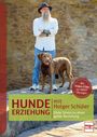 „Hundeerziehung mit Holger Schüler. Ohne Stress zu einer guten Beziehung. Mit Video-Clips.“ Ein Mann mit Hund.