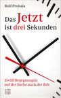 Titel: "Das Jetzt ist drei Sekunden" von Rolf Probala. Untertitel: "Zwölf Begegnungen auf der Suche nach der Zeit". Uhrzeiger-Illustration.