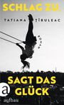 SCHLAG ZU, SAGT DAS GLÜCK. Tatiana Țîbuleac, Roman. Ein schaukelndes Kind, hohe Silhouette vor städtischem Hintergrund.