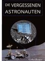 "Die Vergessenen Astronauten" in Weiß auf Schwarz. Unten ein Mondfahrzeug auf grauem Boden.