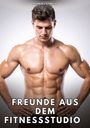 "MANUEL GARCÍA. FREUNDE AUS DEM FITNESSSTUDIO." Ein muskulöser Mann schaut nach unten, seine Hände in die Hüften gestützt.