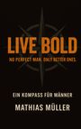 Text: "LIVE BOLD. No perfect man. Only better ones. Ein Kompass für Männer. Mathias Müller." Im Hintergrund ein Kompassmotiv.