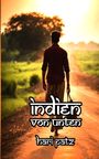 "Indien von unten" und "hari patz" stehen über einem Mann, der mit Tasche auf einem Feldweg geht. Sonnenuntergang im Hintergrund.