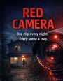 Texte: "RED CAMERA", "One clip every night. Every scene a trap." Dunkles Haus, Kameraobjektiv im Vordergrund, Person im Haus.