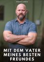 Oben steht "MANUEL GARCÍA", unten "MIT DEM VATER MEINES BESTEN FREUNDES". Ein kräftiger Mann mit Bart verschränkt die Arme.