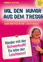 MONICA DETERS, Hol den Humor aus dem Tresor, Nieder mit der Schwerkraft! Es lebe der Leichtsinn! Frau lächelnd mit Schild.