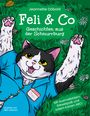 "Feli & Co: Geschichten aus der Schnurrburg" von Jeannette Döbold; Katze in blauer Kleidung, fröhlich liegend im Gras.