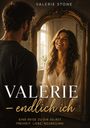 VALERIE - endlich ich. Eine Reise zu dir selbst. Freiheit. Liebe. Neubeginn. Eine Frau lächelt in einem Spiegel.