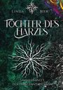 „Töchter des Harzes. Sammelband 3 der Harz-Fantasy-Saga“ steht über einem weißen, verzweigten Motiv auf dunklem Grund.