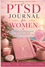 "PTSD Journal for Women" in rosa Schrift. Ein Notizbuch, Kerze und Tasse auf einem Holzbrett, Natur im Hintergrund.