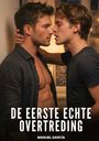 "DE EERSTE ECHTE OVERTREDING" und "MANUEL GARCÍA". Zwei Männer stehen sich nah gegenüber, einer ist mit offenem Hemd.