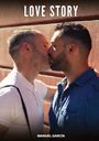 Oben steht "LOVE STORY", unten "MANUEL GARCÍA". Zwei Männer küssen sich an einer Wand.