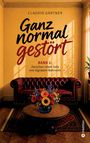 "Claudio Gärtner - Ganz normal gestört, Band 1: Zwischen rotem Sofa und digitalem Wahnsinn." Wohnzimmer mit rotem Sofa, Blumen.