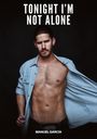 Der Text „TONIGHT I'M NOT ALONE“ und „MANUEL GARCÍA“ steht über einem Mann in offener Jeansjacke vor schwarzem Hintergrund.