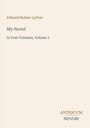 Text: "Edward Bulwer Lytton, My Novel, In Four Volumes, Volume 1, ANTIQUUM NOVUM". Schlichtes, minimalistisches Design.