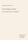 „The Intelligence Office“ von Nathaniel Hawthorne, aus „Mosses from an Old Manse“. Unten steht „ANTIQUM NOVUM“.