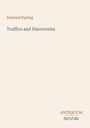 Oben steht "Rudyard Kipling", darunter "Traffics and Discoveries". Unten rechts "ANTIQUM NOVUM". Cremefarbener Hintergrund.