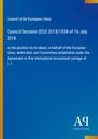 Council of the European Union: Entscheidung 2018/1034. Hintergrund: Blauer Farbverlauf, Logo unten rechts.