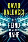 "DAVID BALDACCI", "DER FEIND IN MEINER NÄHE", "THRILLER", "lübbe". Dynamische Stadtlichter in Blau.